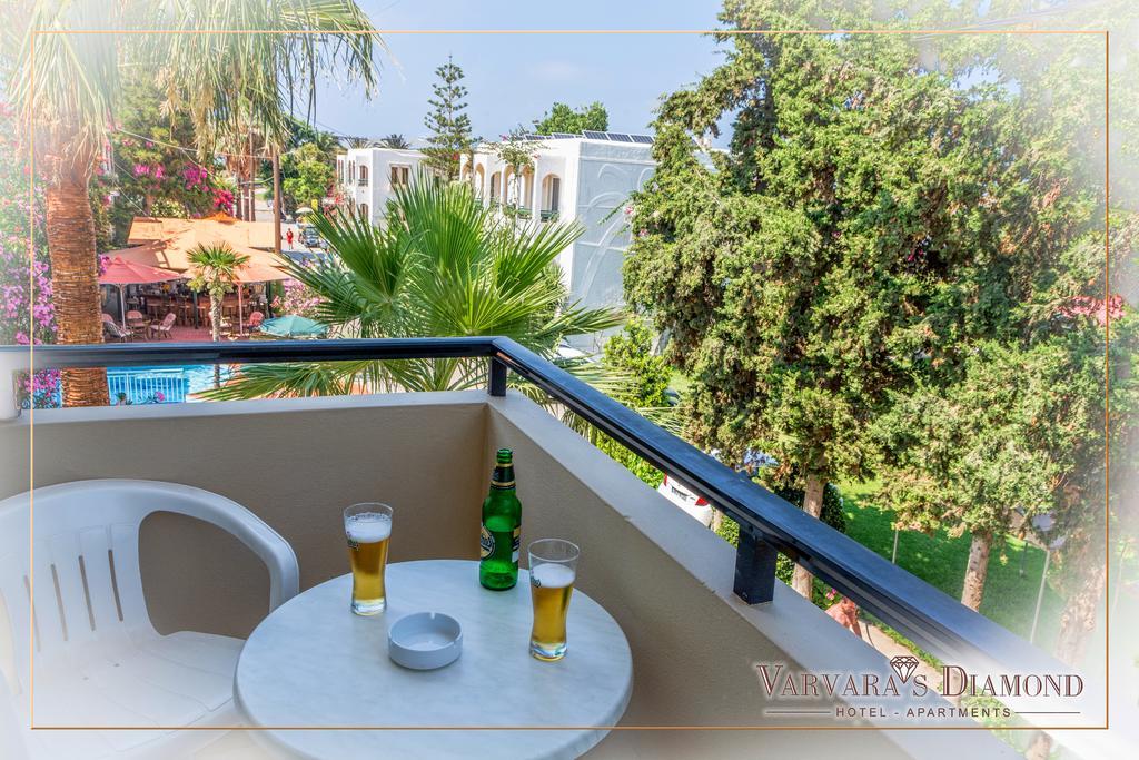Varvaras Diamond Hotel Platanes  Rum bild