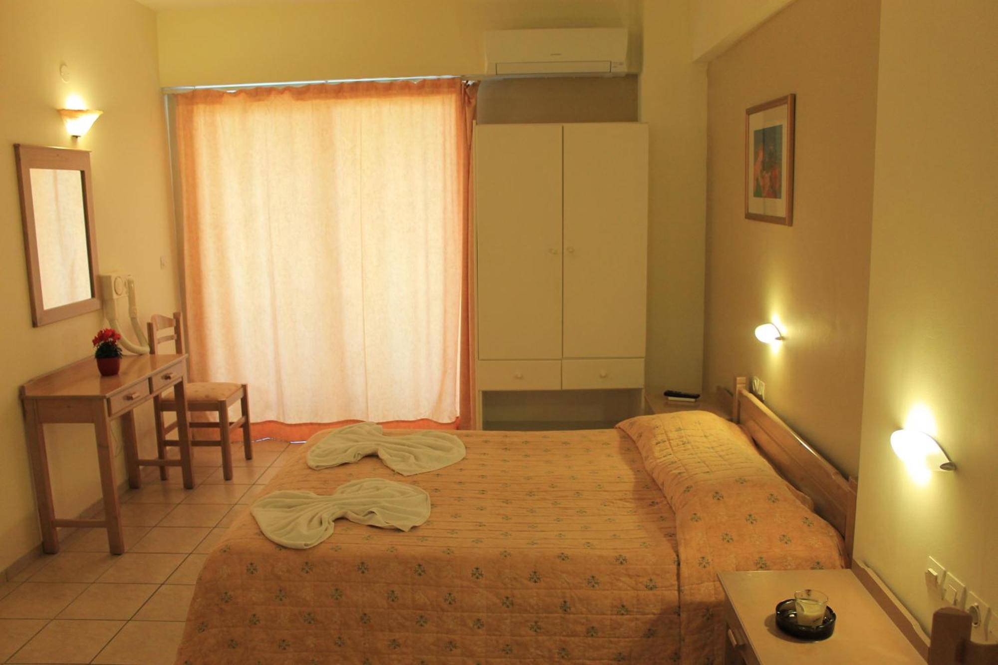 Varvaras Diamond Hotel Platanes  Rum bild